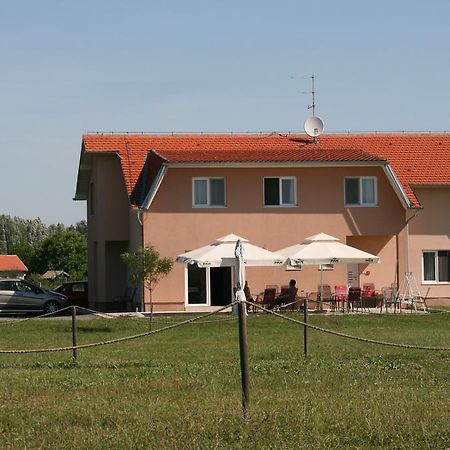 Guesthouse Capistro Bilje Buitenkant foto