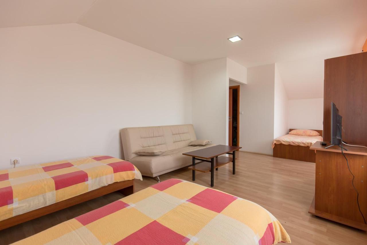 Guesthouse Capistro Bilje Buitenkant foto