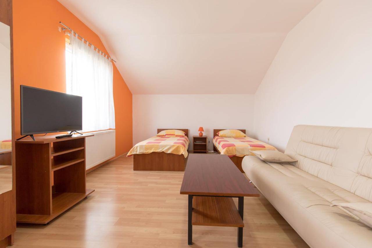Guesthouse Capistro Bilje Buitenkant foto