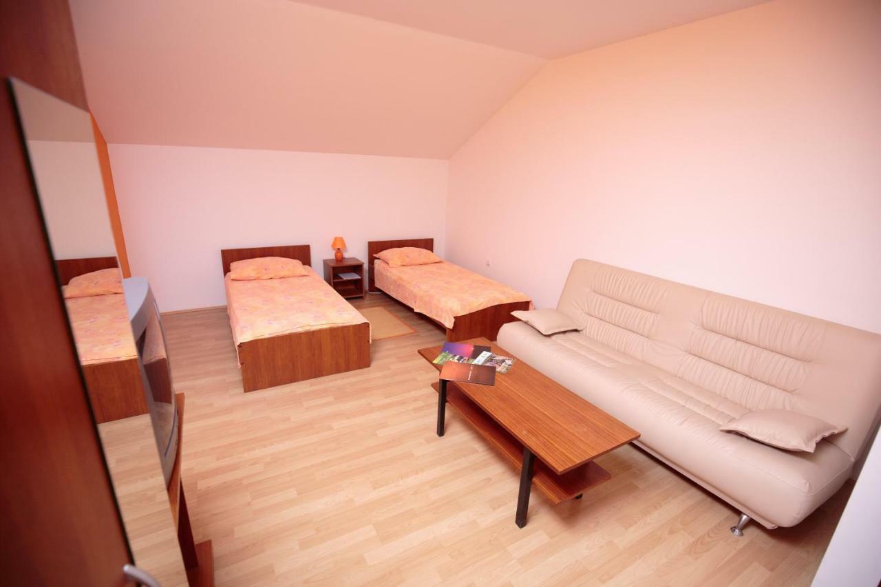 Guesthouse Capistro Bilje Buitenkant foto